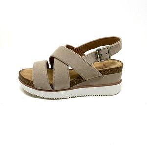 Clarks Lizby Cross Platform Sandals Sand Suede